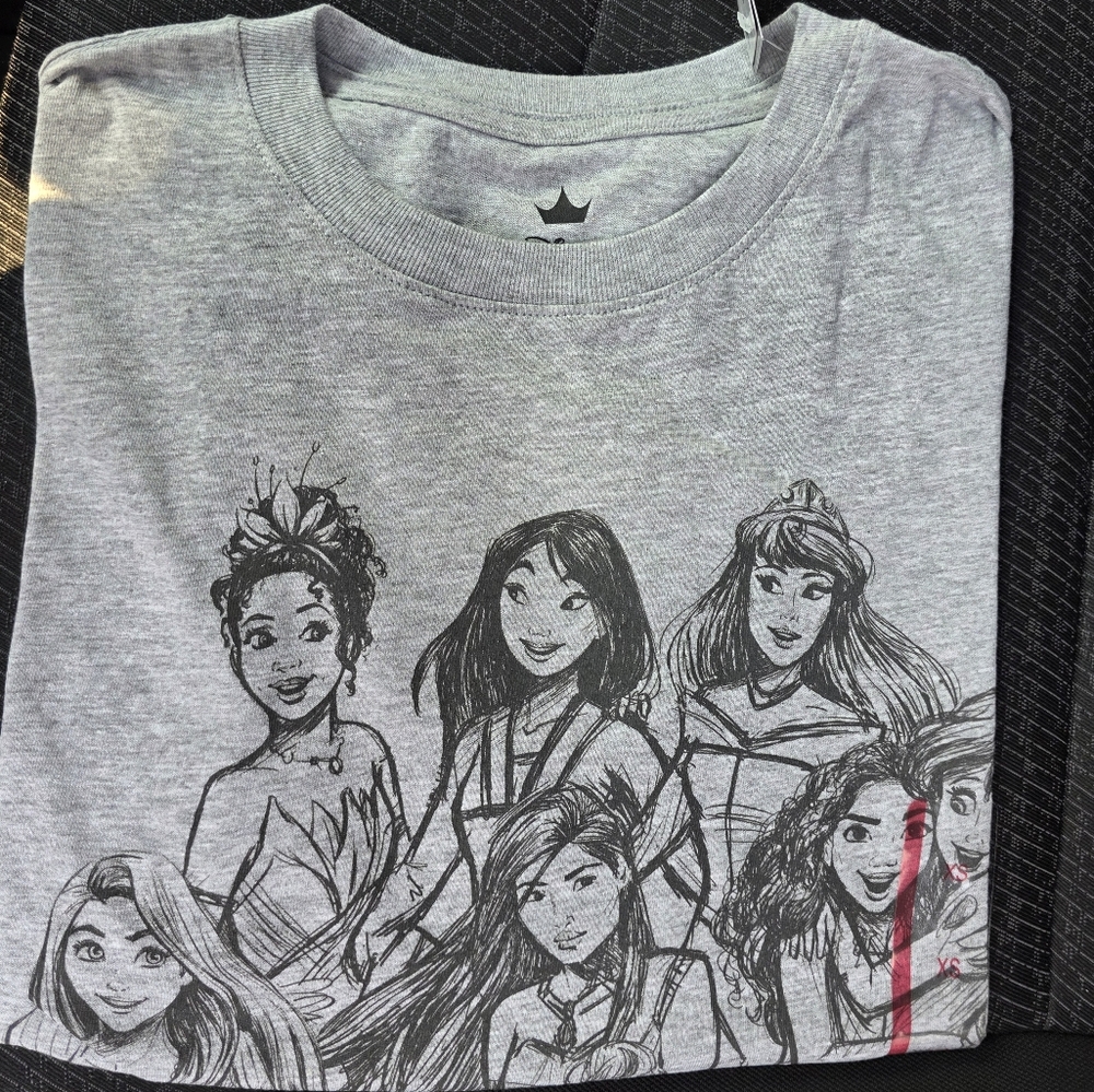 New with tags New Disney Princesses Gray Short Sleeve T-Shirt Cotton Polyester